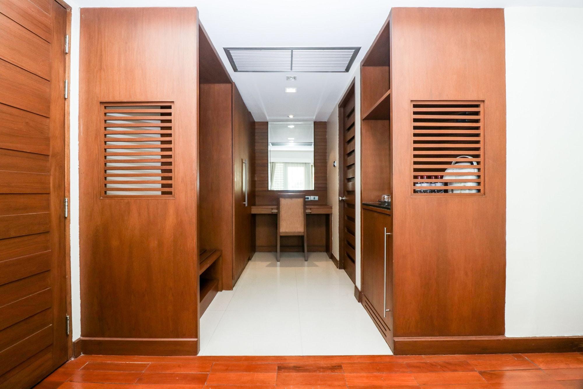 Bally Suite Sukhumvit Бангкок Экстерьер фото