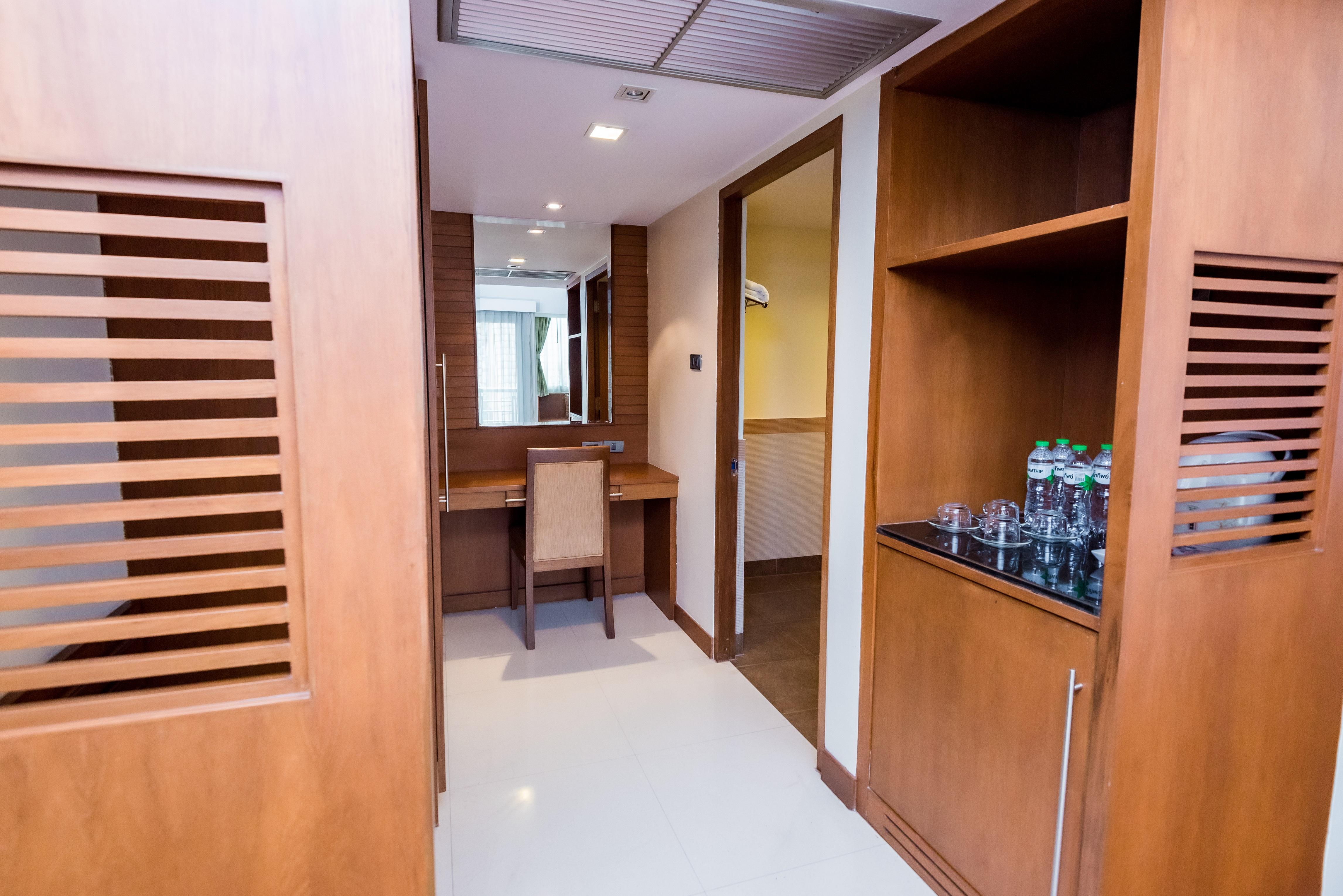 Bally Suite Sukhumvit Бангкок Экстерьер фото