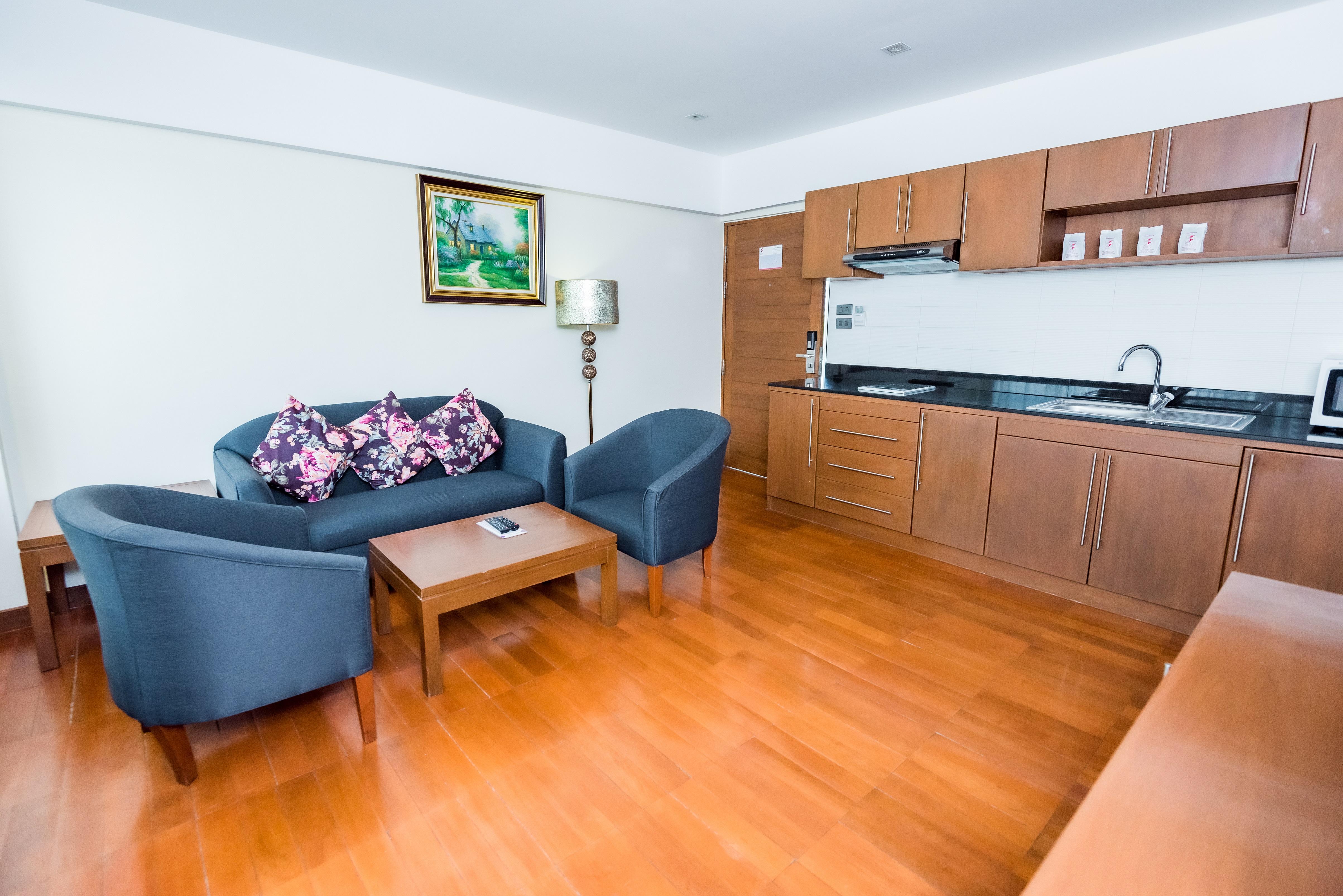 Bally Suite Sukhumvit Бангкок Экстерьер фото