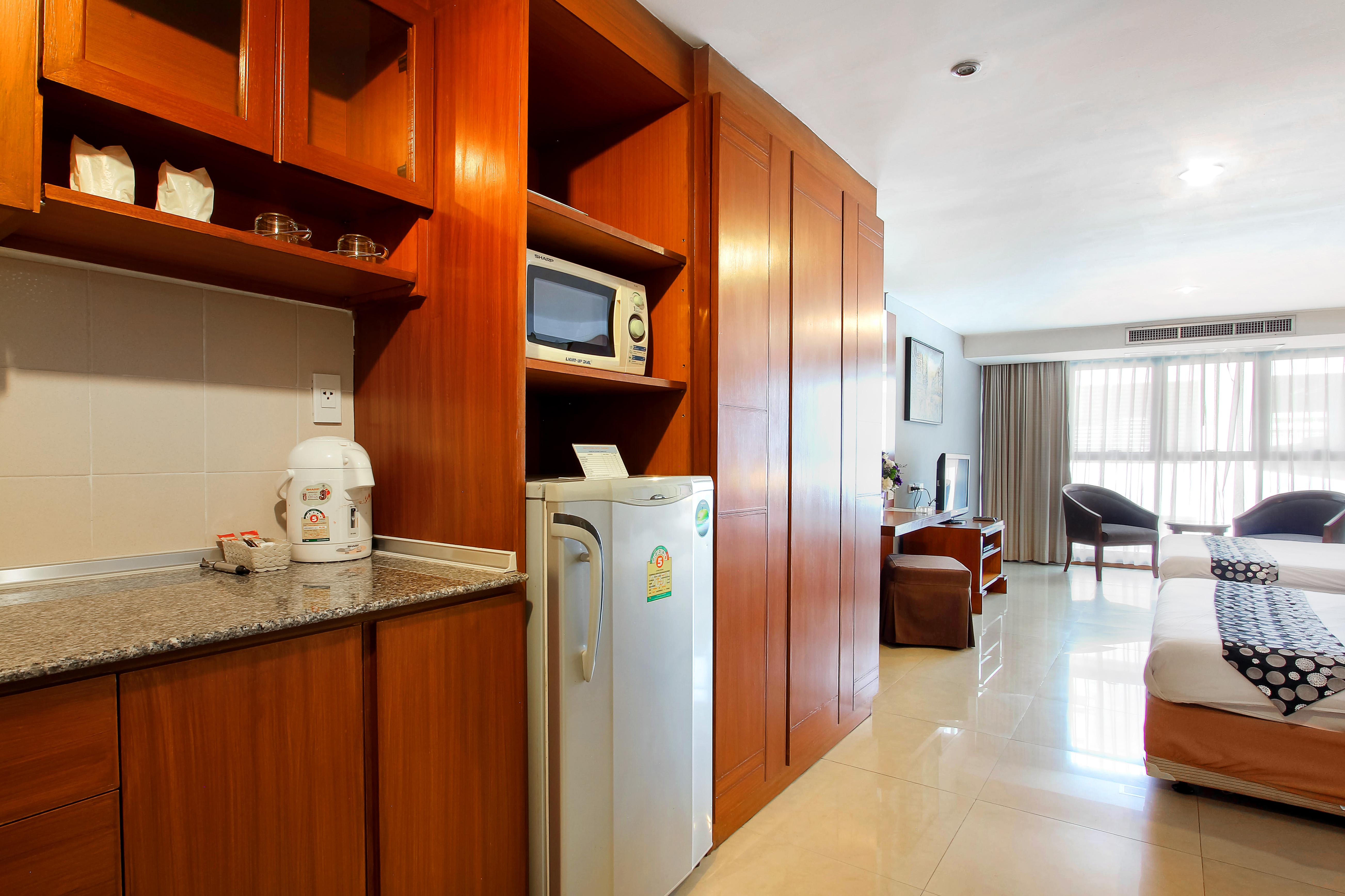 Bally Suite Sukhumvit Бангкок Экстерьер фото