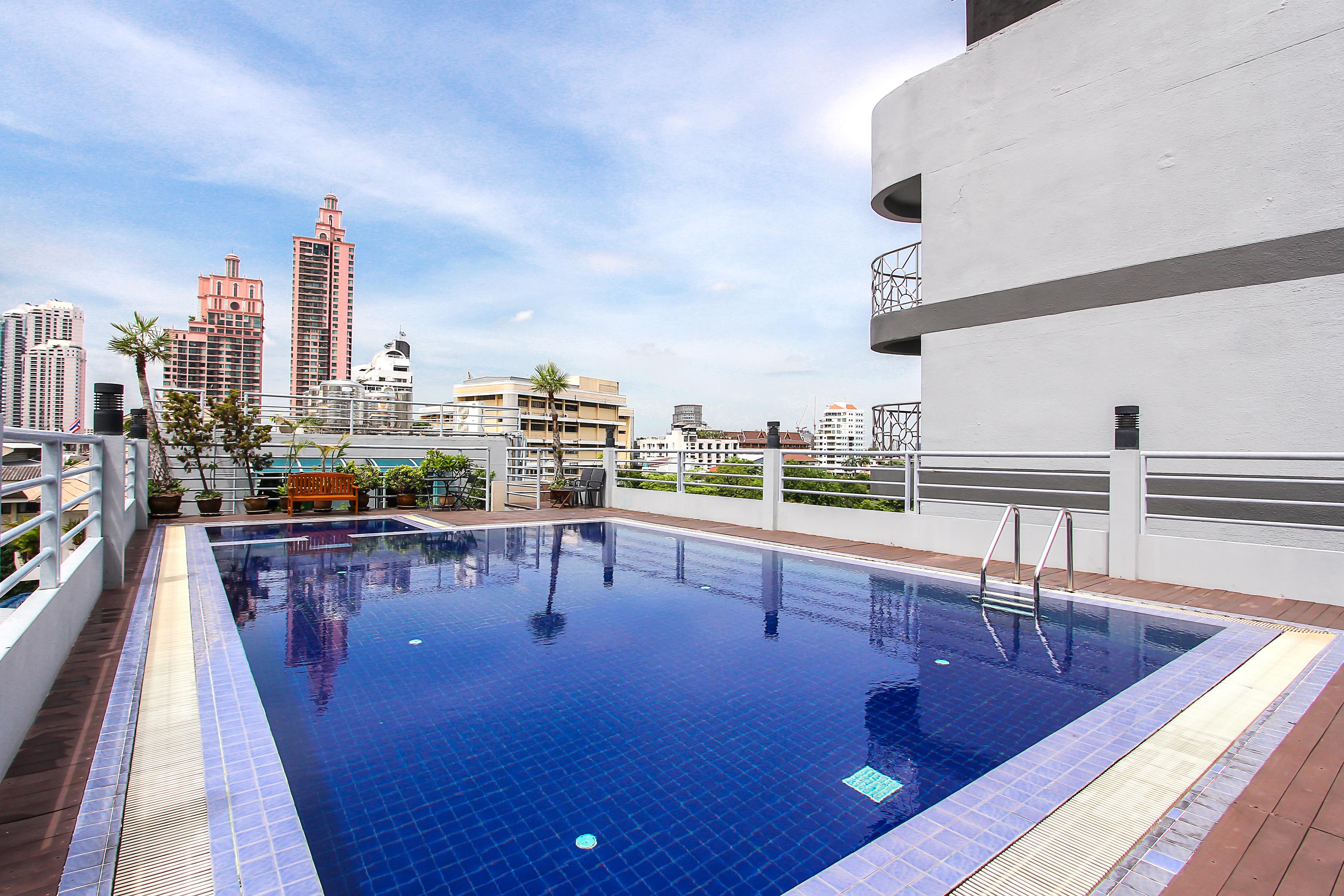 Bally Suite Sukhumvit Бангкок Экстерьер фото