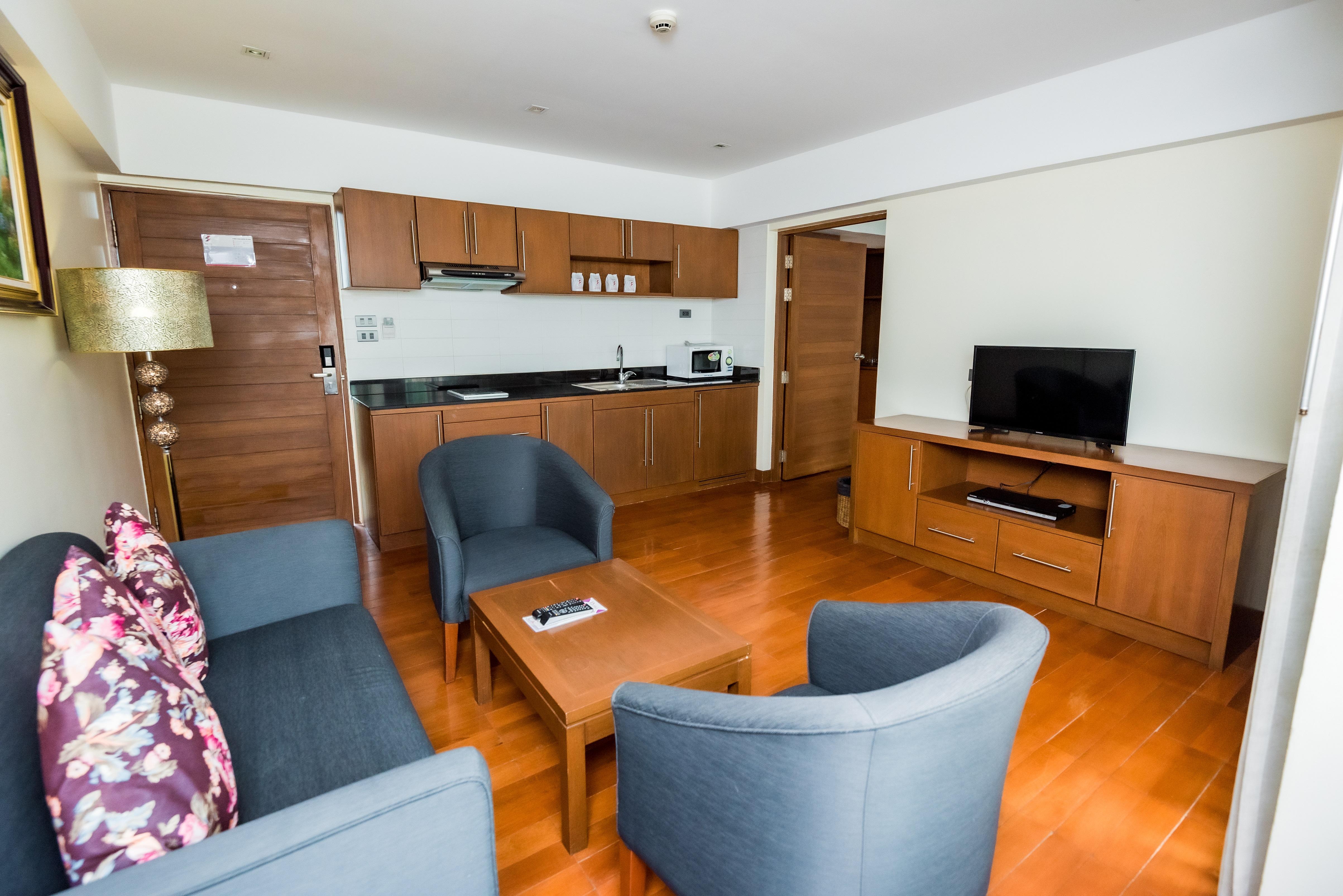 Bally Suite Sukhumvit Бангкок Экстерьер фото