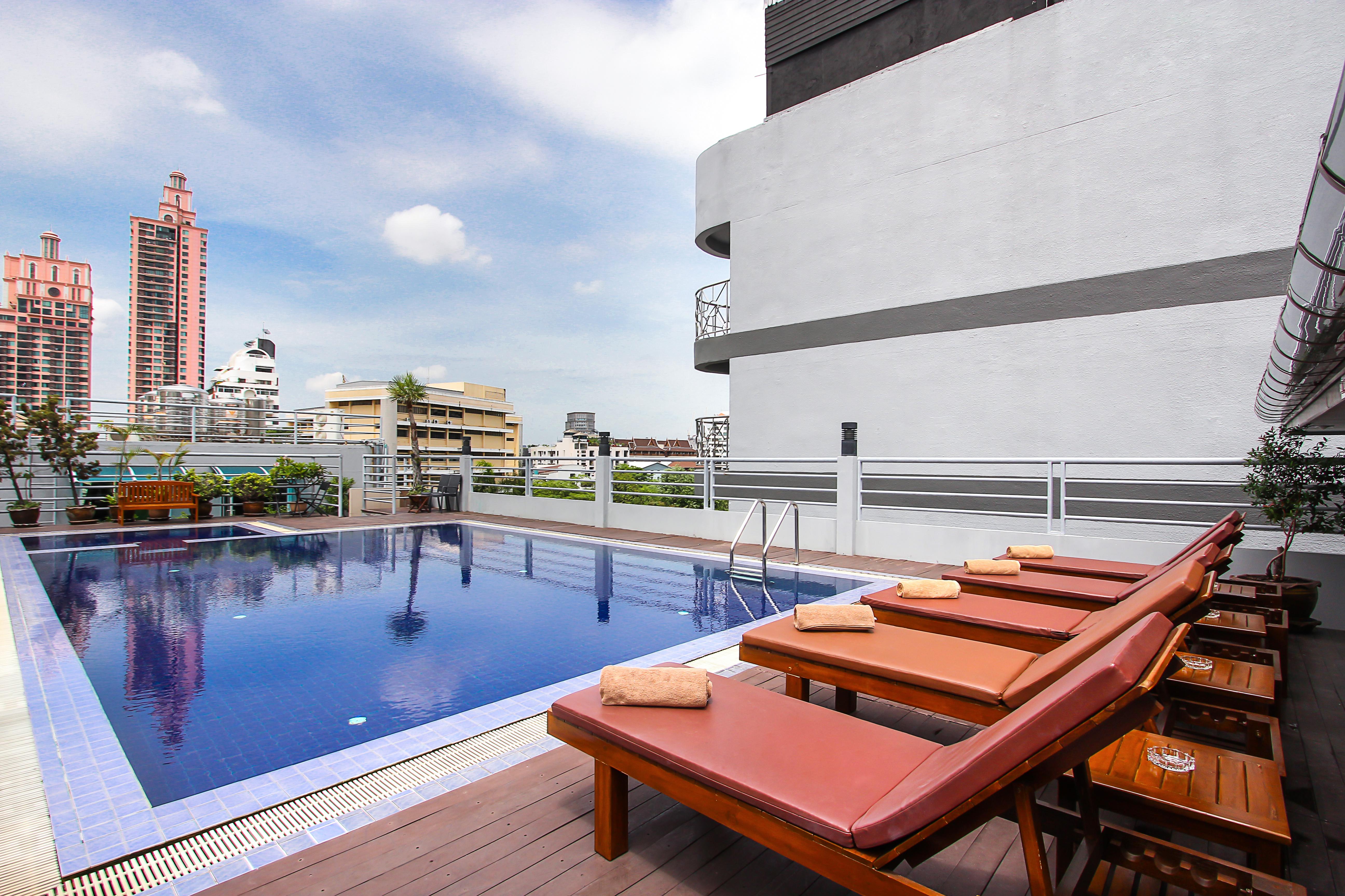 Bally Suite Sukhumvit Бангкок Экстерьер фото